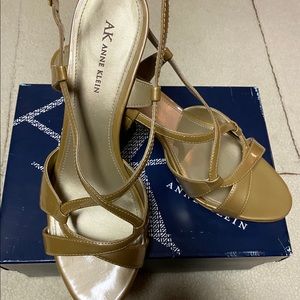 ANNE KLEIN - Gold Patent Sandal